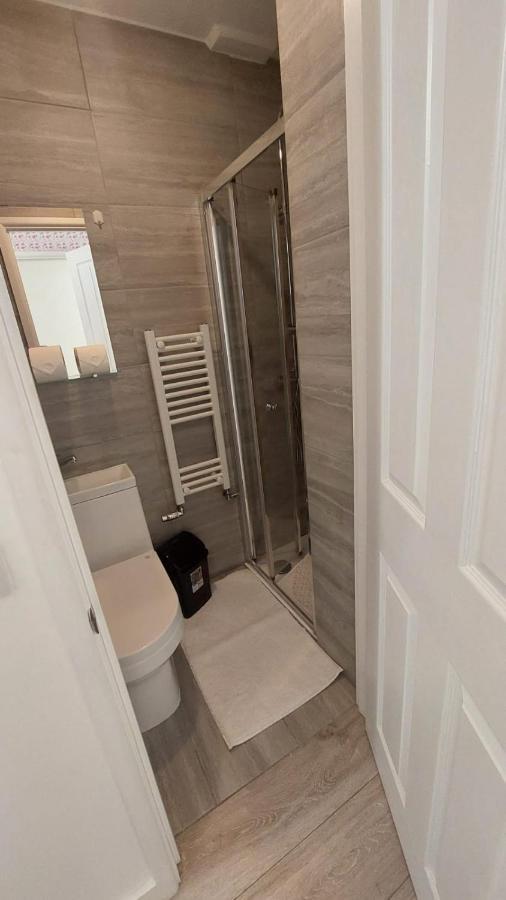 Double En-Suite Room Available In 3 Bed Apt London Eksteriør bilde